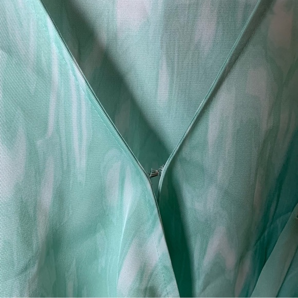 [Nine West] Blue/Green Water Colored Print Short Puff Sleeve Wrap Top - Picture 5 of 9